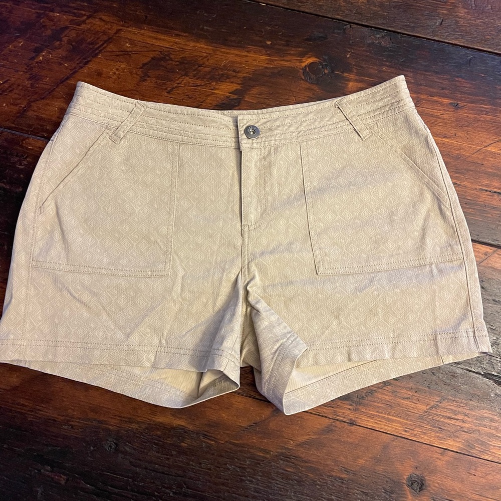 Ascend women’s shorts